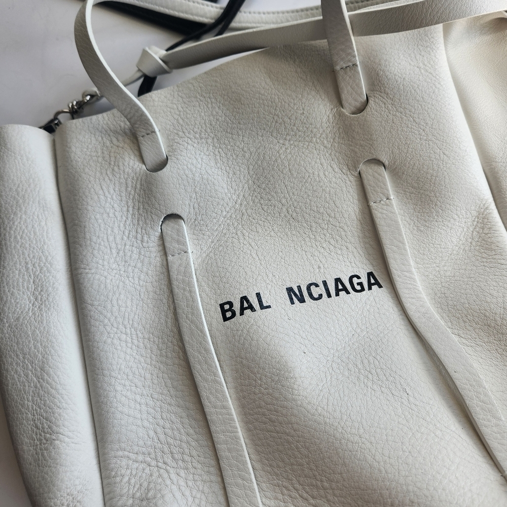 Balenciaga Everday Shopping Tote White leather in VGUC - Picture 7 of 16